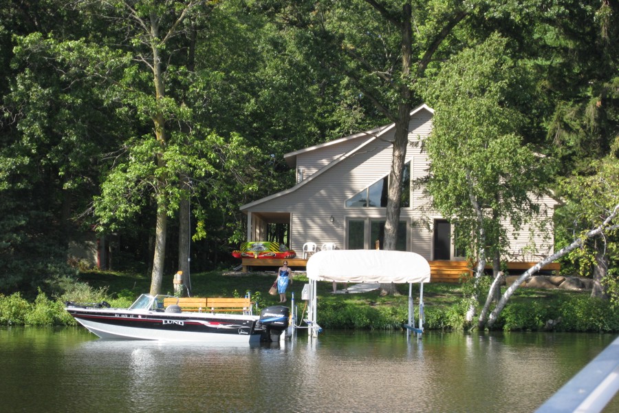 ../image/cabin and boat.jpg